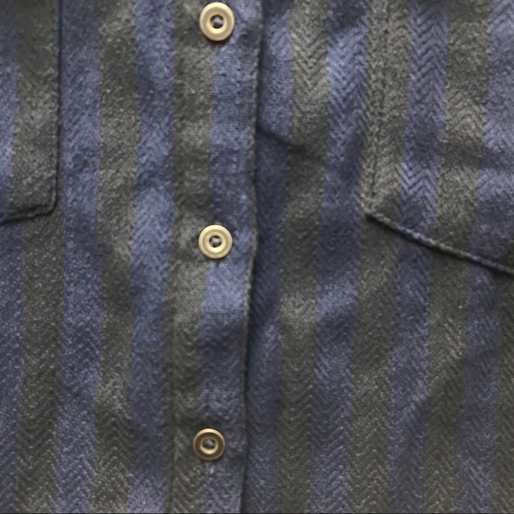 RVCA Vedder Button Up Cropped Flannel shirt Sz L - Picture 7 of 8
